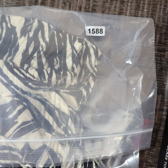 Draper's & Damon's Womens 1X Zebra Print Textured Long Sleeve Top‎ Black White - Picture 8 of 8